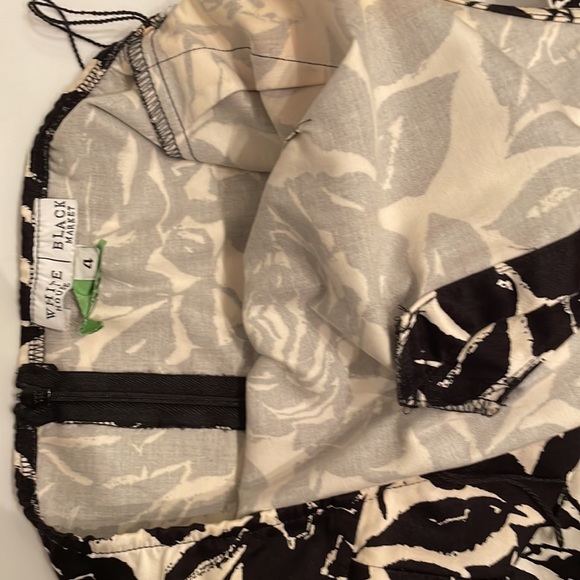 Black & white floral dress. Size: 4. Brand: White House Black Market - Picture 4 of 5